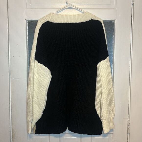 Davi & Dani Women’s Oversized Black White and Cream Colored Cardigan Size Small - Picture 5 of 5